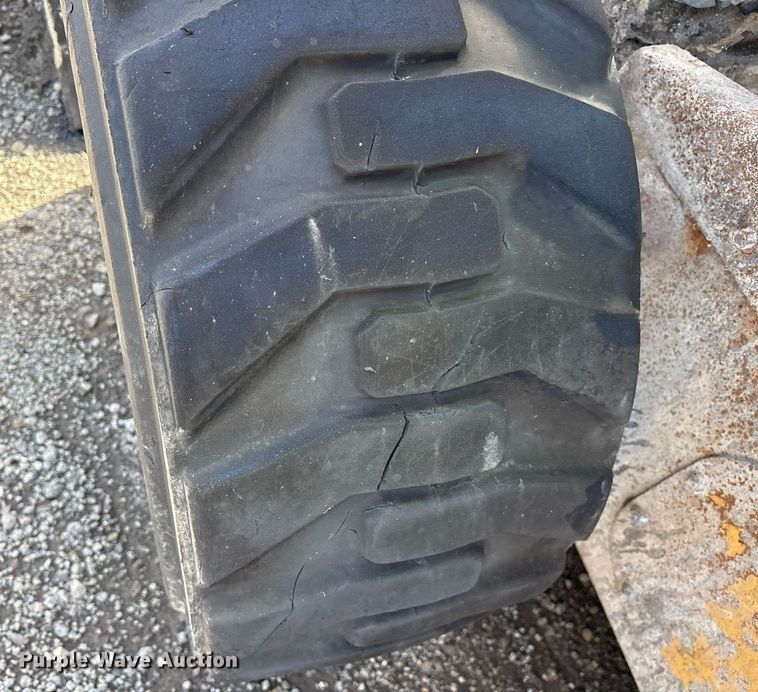 image for item OB9456 2014 Caterpillar 272D skid steer loader