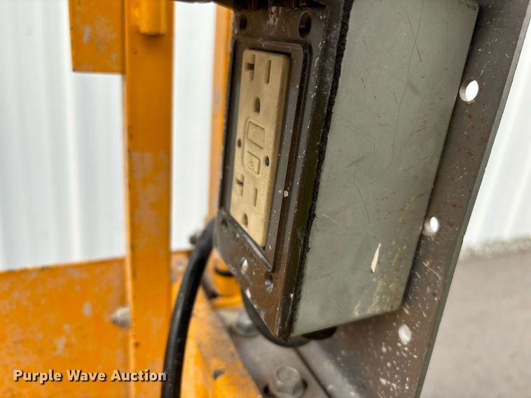 image for item YA0186 2018 Haulotte 1931E scissor lift