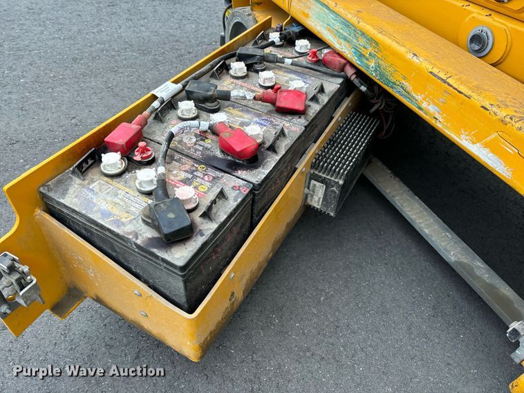 image for item YA0186 2018 Haulotte 1931E scissor lift