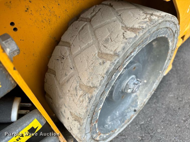 image for item YA0186 2018 Haulotte 1931E scissor lift