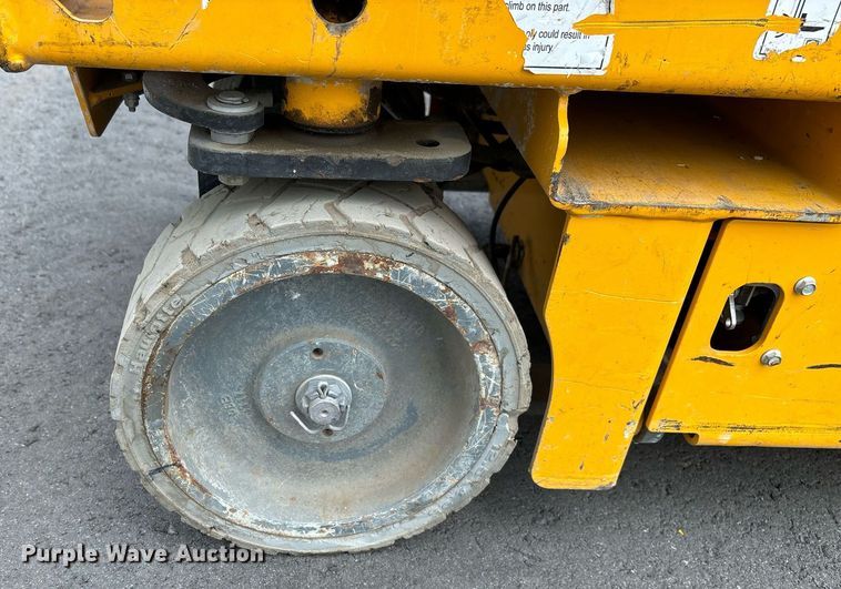 image for item YA0186 2018 Haulotte 1931E scissor lift