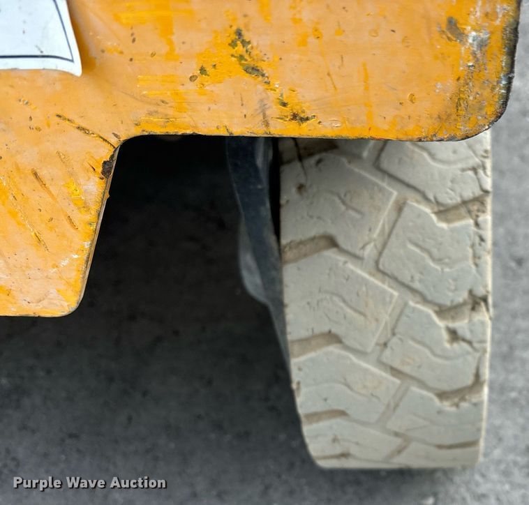 image for item YA0186 2018 Haulotte 1931E scissor lift