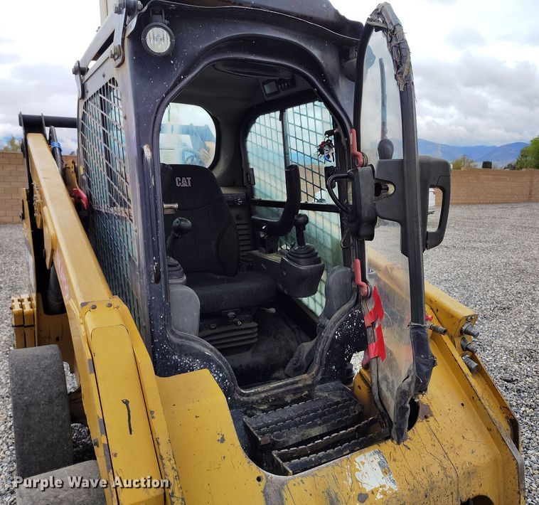image for item YA0341 2017 Caterpillar 262D skid steer loader