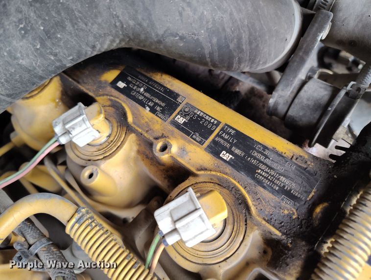 image for item YA0341 2017 Caterpillar 262D skid steer loader