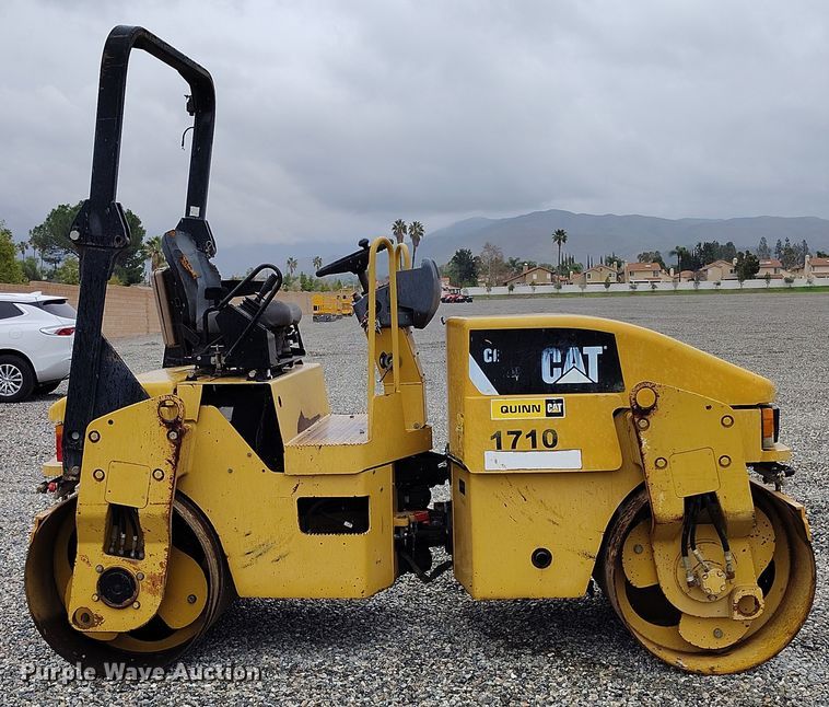 image for item YA0342 2011 Caterpillar CB34 XW double drum vibratory roller