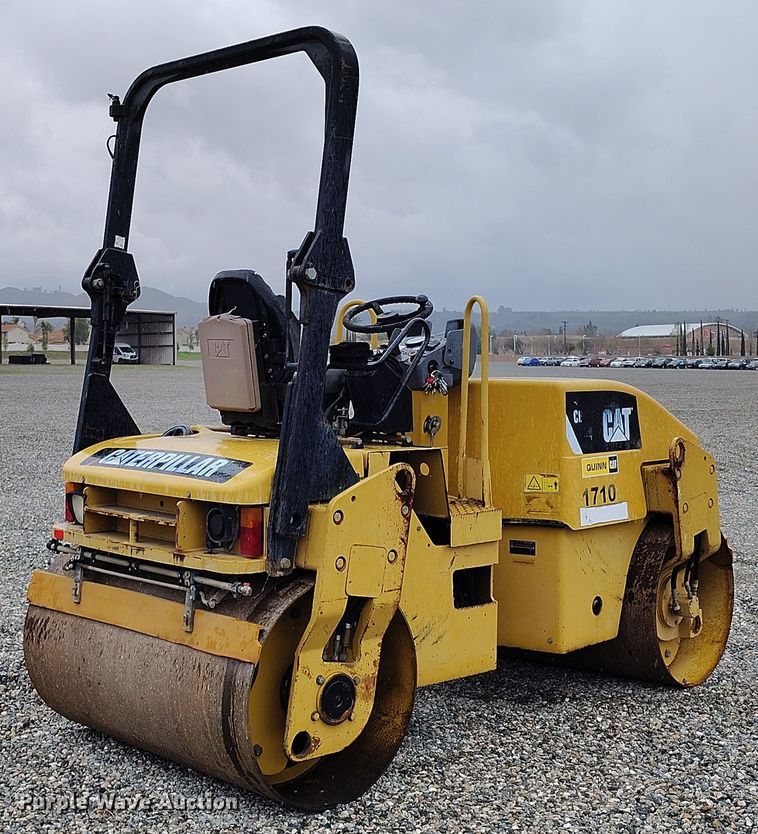 image for item YA0342 2011 Caterpillar CB34 XW double drum vibratory roller