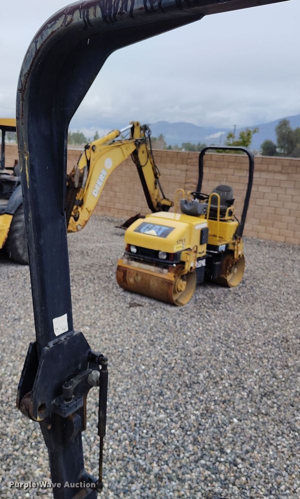 image for item YA0342 2011 Caterpillar CB34 XW double drum vibratory roller