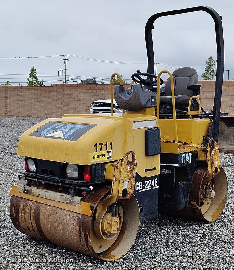 image for item YA0343 2005 Caterpillar CB-224E double drum vibratory roller