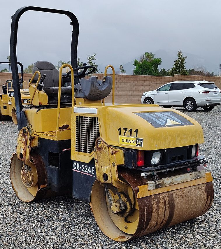 image for item YA0343 2005 Caterpillar CB-224E double drum vibratory roller