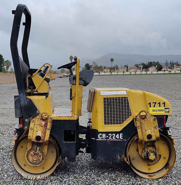 image for item YA0343 2005 Caterpillar CB-224E double drum vibratory roller