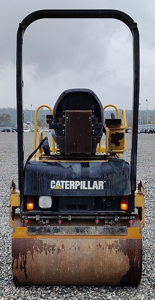 image for item YA0343 2005 Caterpillar CB-224E double drum vibratory roller