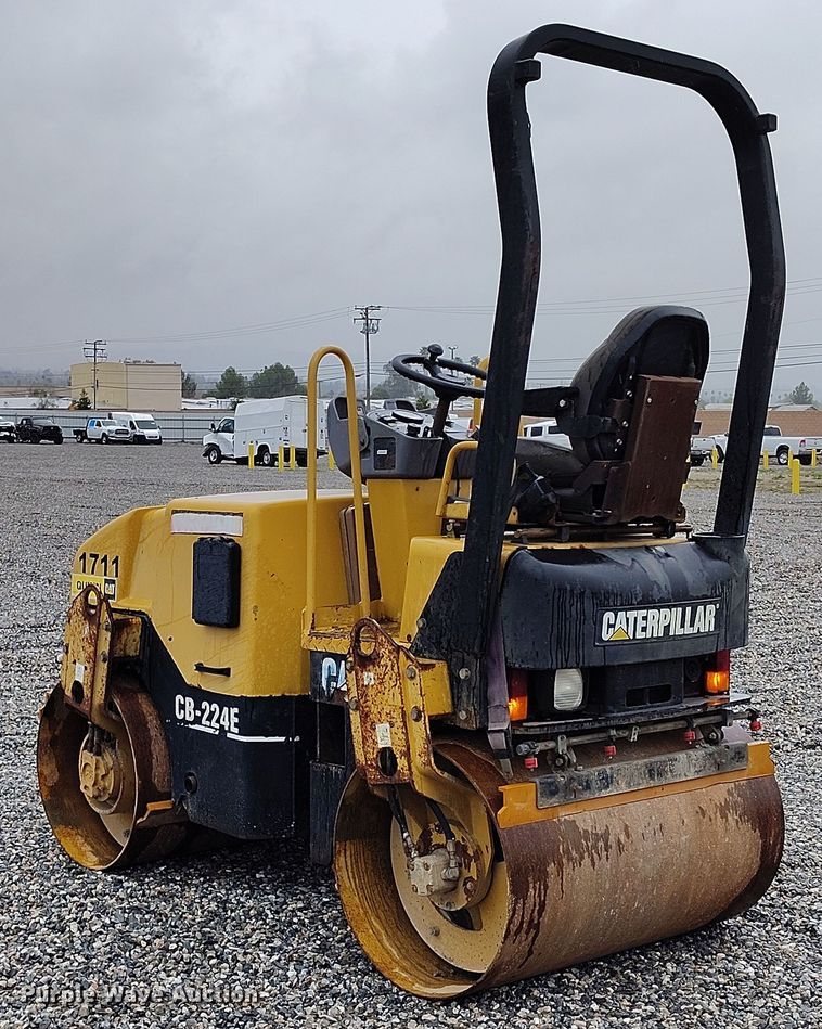 image for item YA0343 2005 Caterpillar CB-224E double drum vibratory roller