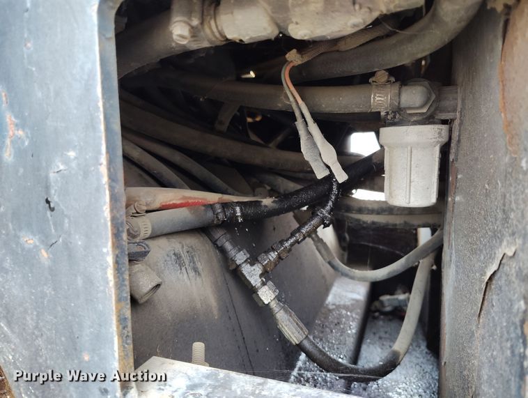 image for item YA0343 2005 Caterpillar CB-224E double drum vibratory roller