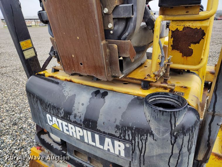 image for item YA0343 2005 Caterpillar CB-224E double drum vibratory roller