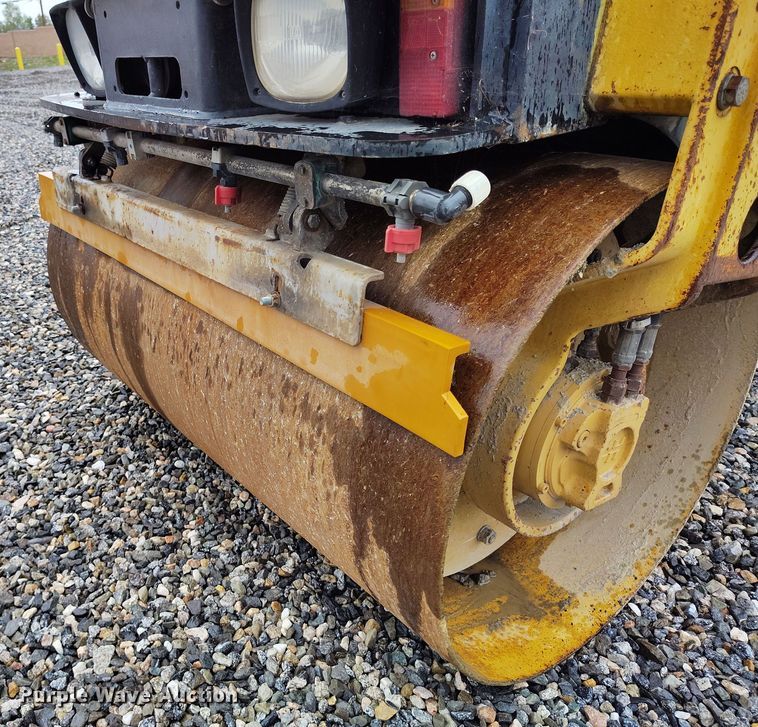 image for item YA0343 2005 Caterpillar CB-224E double drum vibratory roller