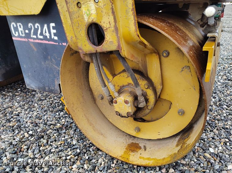 image for item YA0343 2005 Caterpillar CB-224E double drum vibratory roller