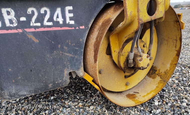 image for item YA0343 2005 Caterpillar CB-224E double drum vibratory roller