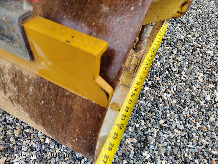 image for item YA0343 2005 Caterpillar CB-224E double drum vibratory roller