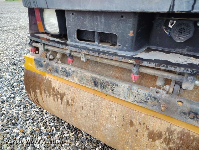 image for item YA0343 2005 Caterpillar CB-224E double drum vibratory roller