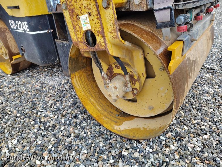 image for item YA0343 2005 Caterpillar CB-224E double drum vibratory roller