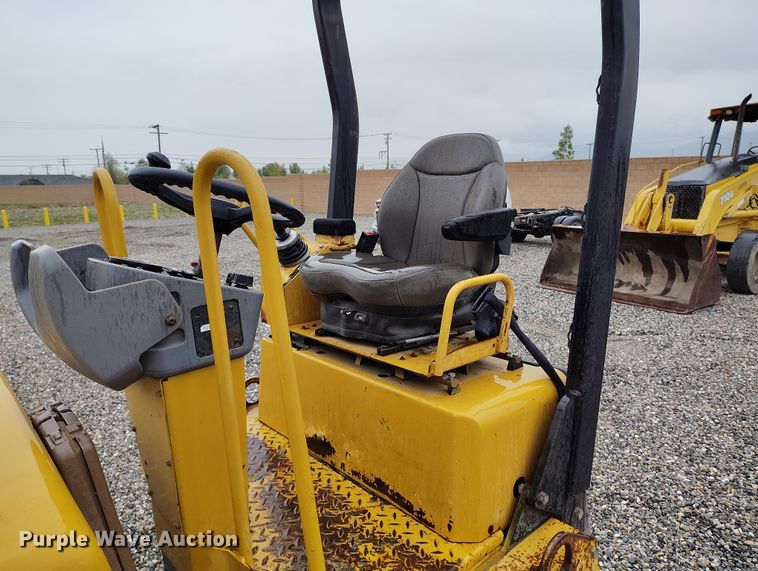 image for item YA0343 2005 Caterpillar CB-224E double drum vibratory roller