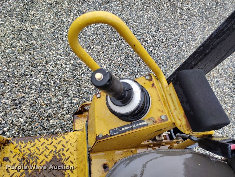 image for item YA0343 2005 Caterpillar CB-224E double drum vibratory roller