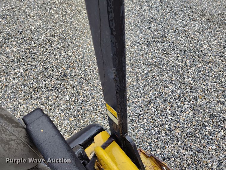 image for item YA0343 2005 Caterpillar CB-224E double drum vibratory roller