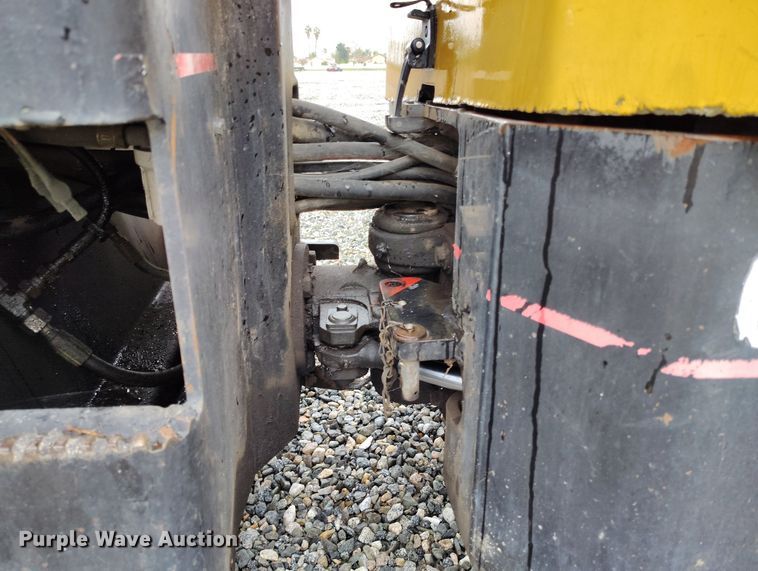 image for item YA0343 2005 Caterpillar CB-224E double drum vibratory roller