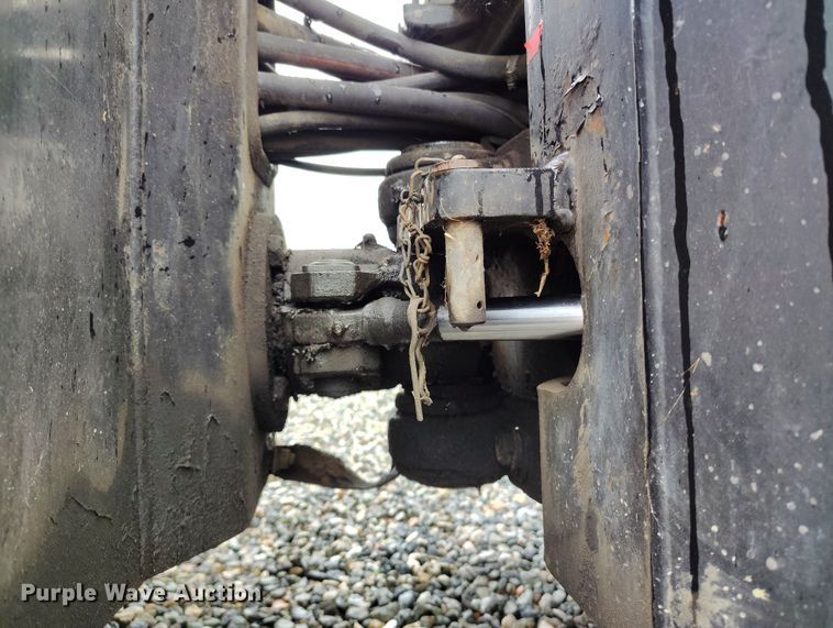 image for item YA0343 2005 Caterpillar CB-224E double drum vibratory roller