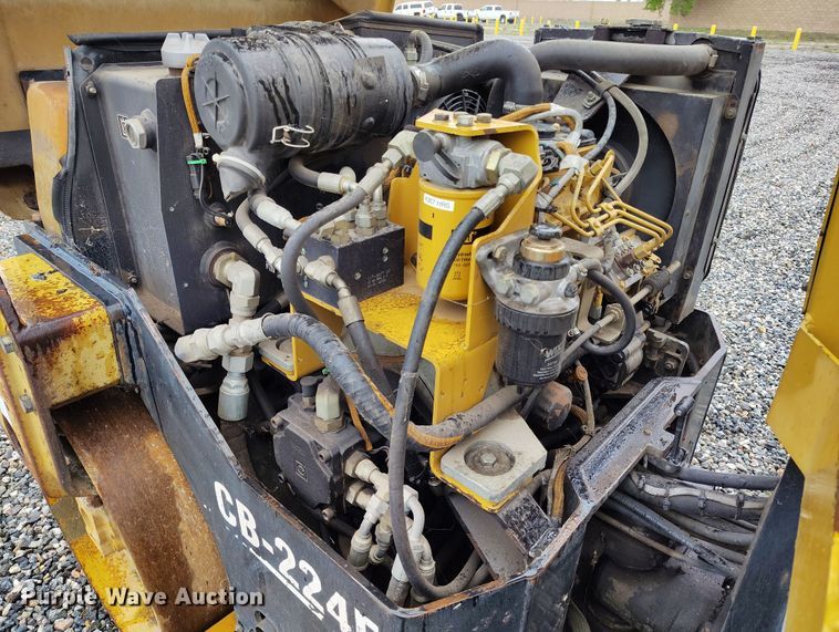 image for item YA0343 2005 Caterpillar CB-224E double drum vibratory roller