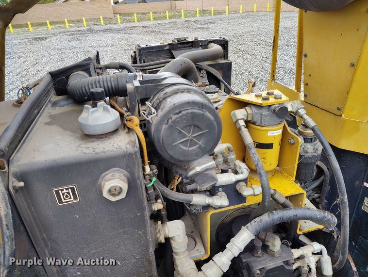 image for item YA0343 2005 Caterpillar CB-224E double drum vibratory roller