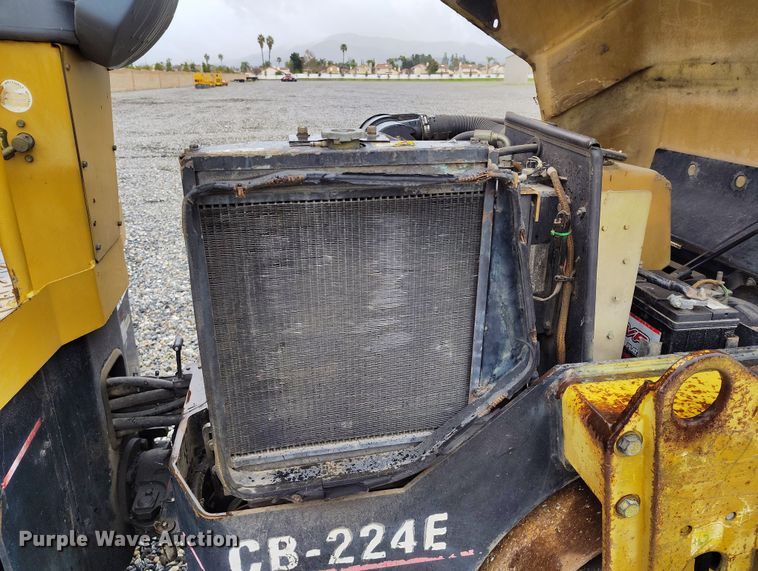 image for item YA0343 2005 Caterpillar CB-224E double drum vibratory roller