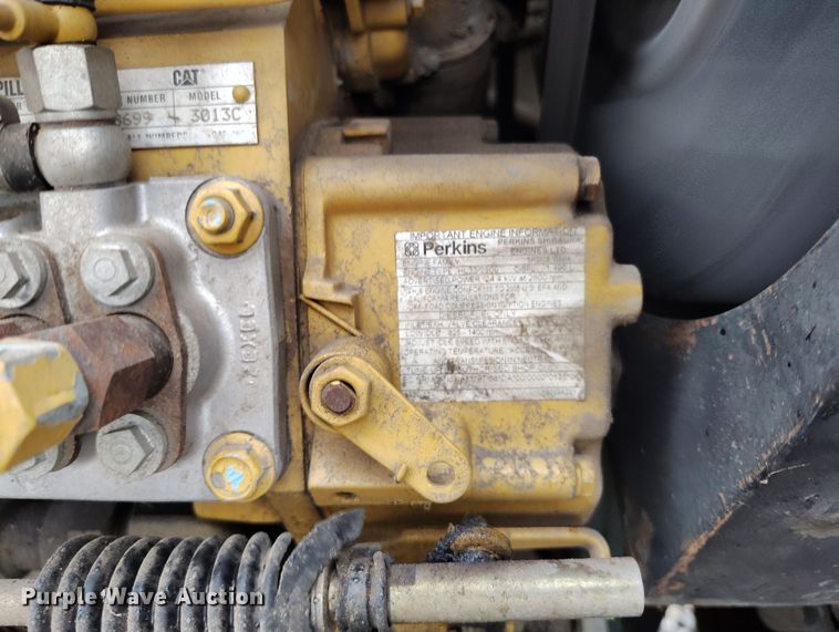 image for item YA0343 2005 Caterpillar CB-224E double drum vibratory roller