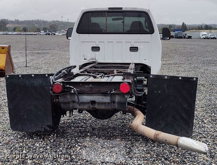 image for item YA0344 2003 Ford F550 Super Duty XL truck cab and chassis