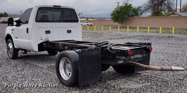 image for item YA0344 2003 Ford F550 Super Duty XL truck cab and chassis