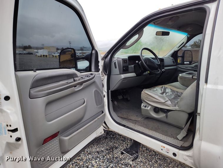 image for item YA0344 2003 Ford F550 Super Duty XL truck cab and chassis