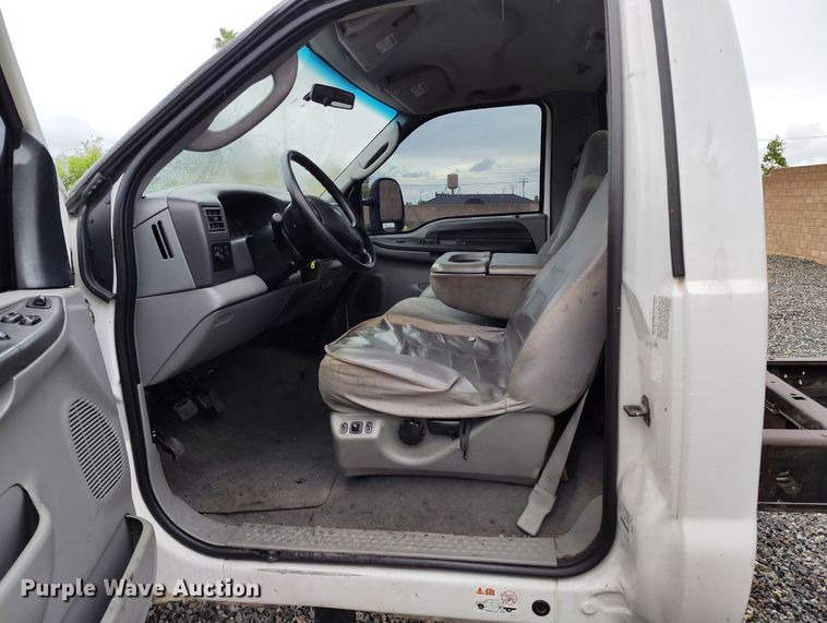 image for item YA0344 2003 Ford F550 Super Duty XL truck cab and chassis