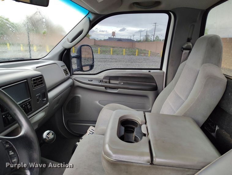 image for item YA0344 2003 Ford F550 Super Duty XL truck cab and chassis