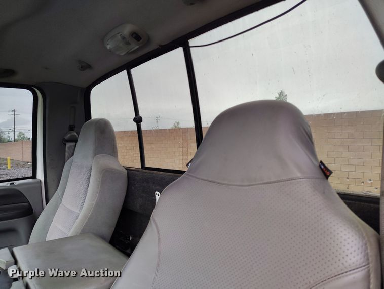 image for item YA0344 2003 Ford F550 Super Duty XL truck cab and chassis