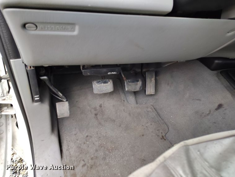 image for item YA0344 2003 Ford F550 Super Duty XL truck cab and chassis