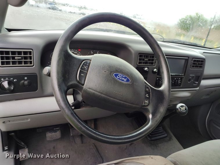 image for item YA0344 2003 Ford F550 Super Duty XL truck cab and chassis