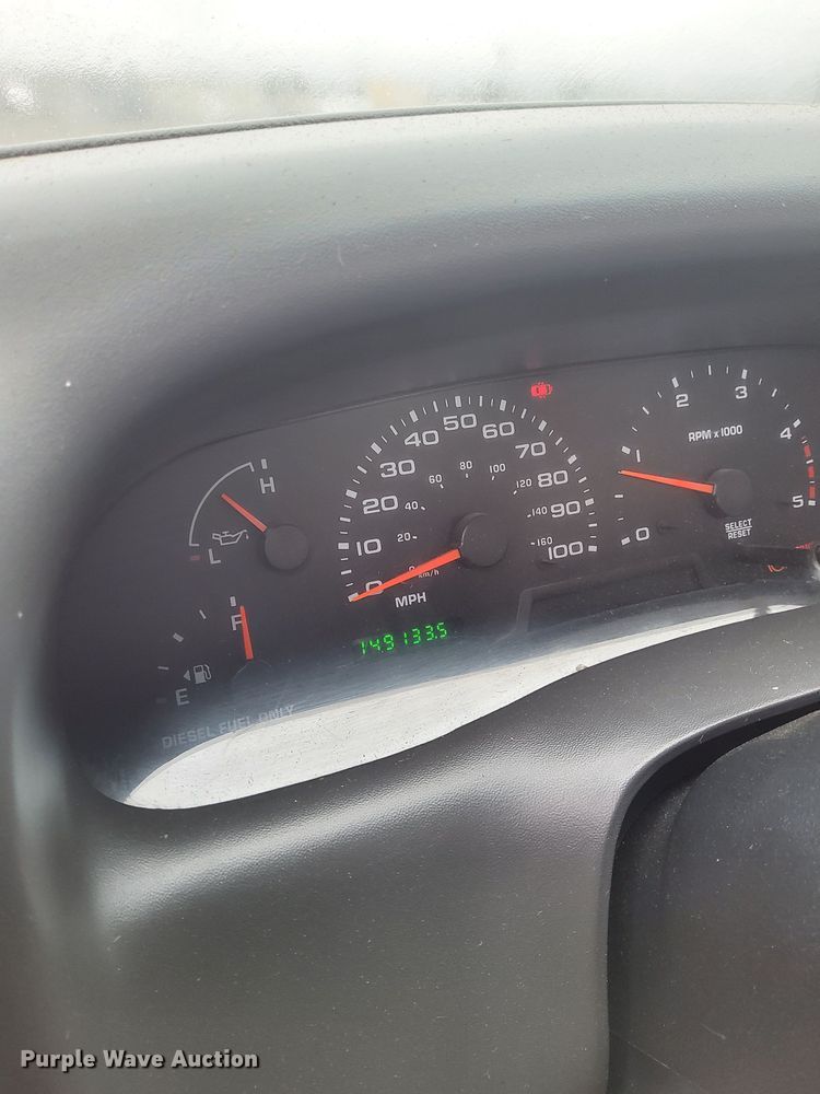 image for item YA0344 2003 Ford F550 Super Duty XL truck cab and chassis