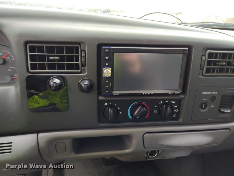 image for item YA0344 2003 Ford F550 Super Duty XL truck cab and chassis