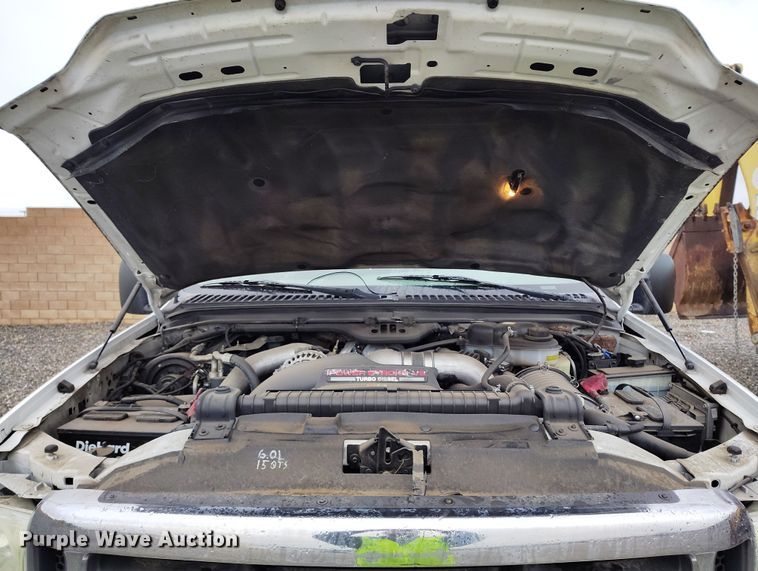 image for item YA0344 2003 Ford F550 Super Duty XL truck cab and chassis