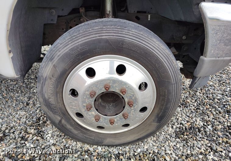 image for item YA0344 2003 Ford F550 Super Duty XL truck cab and chassis