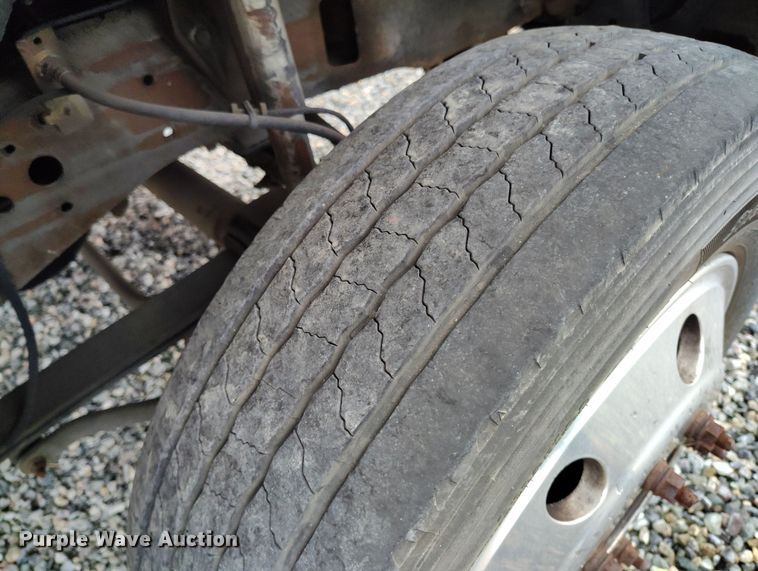 image for item YA0344 2003 Ford F550 Super Duty XL truck cab and chassis