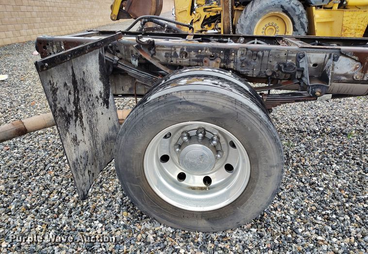 image for item YA0344 2003 Ford F550 Super Duty XL truck cab and chassis