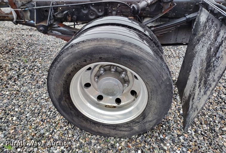 image for item YA0344 2003 Ford F550 Super Duty XL truck cab and chassis