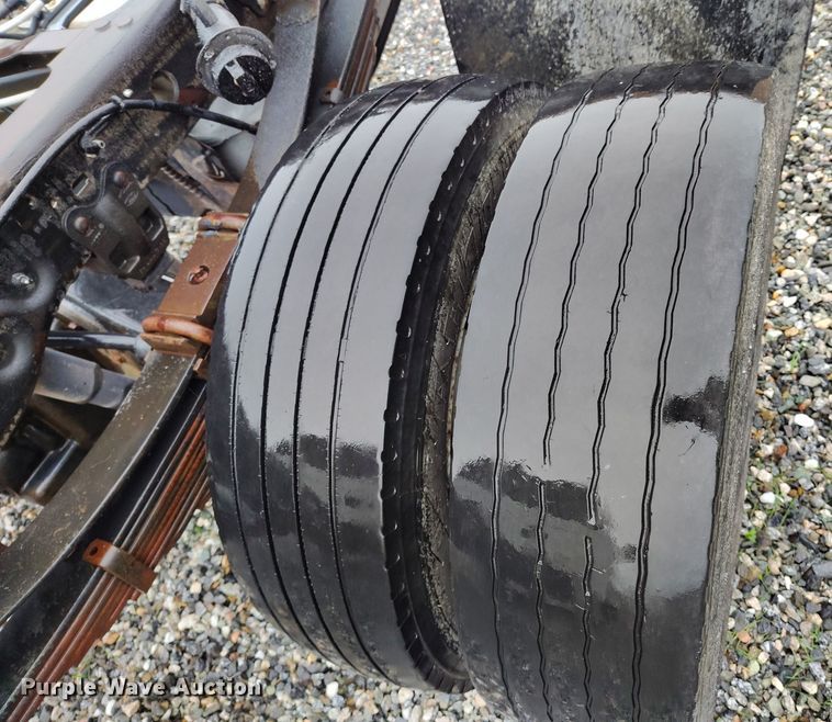 image for item YA0344 2003 Ford F550 Super Duty XL truck cab and chassis