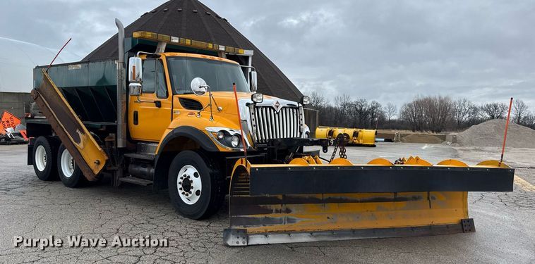 image for item DH9867 2011 International 7400 spreader truck